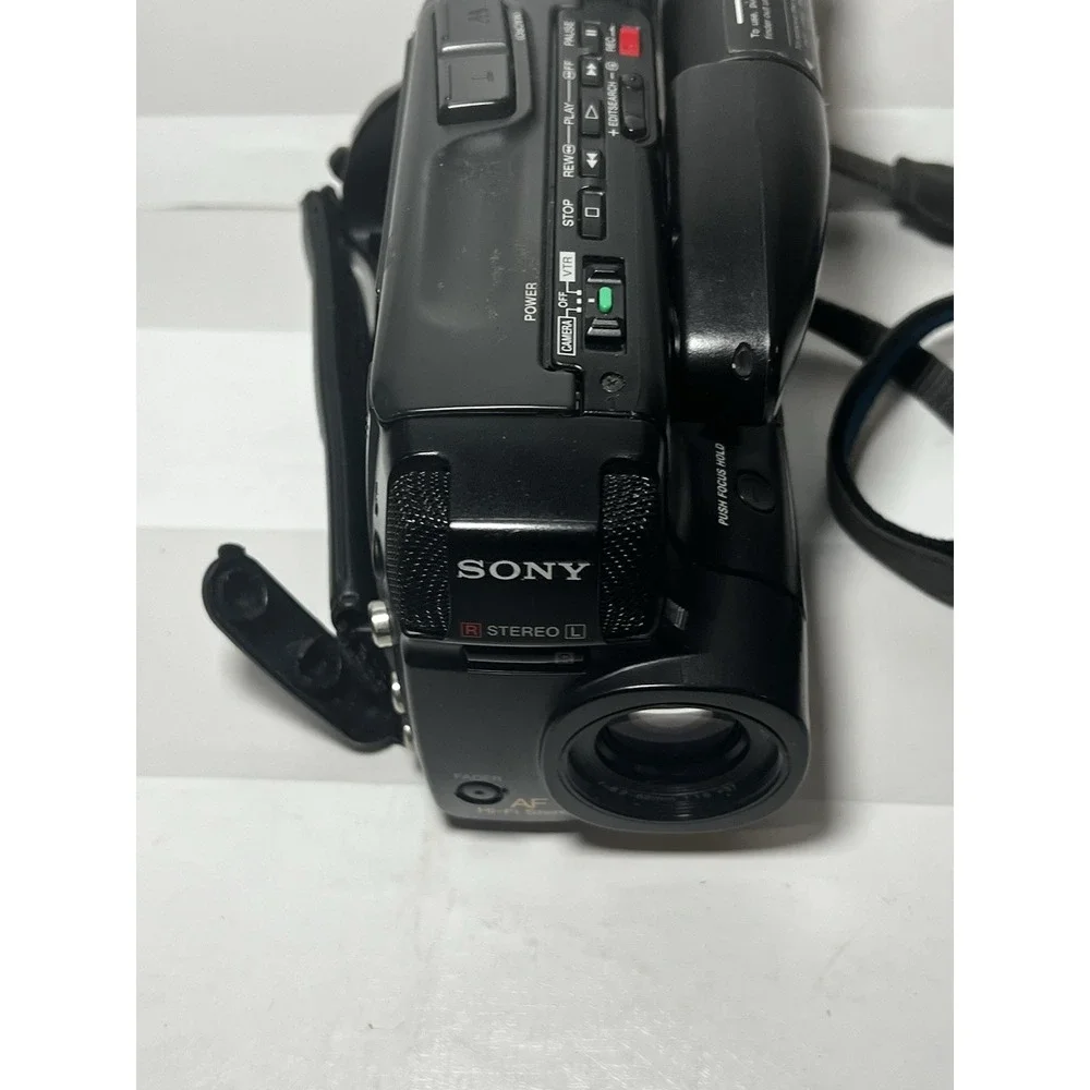 Sony Handycam CCD-TR71 Video 8 Camcorder Camera w Bag FOR PARTS OR REPAIR ONLY